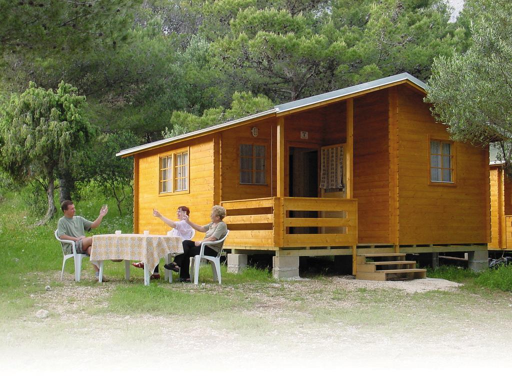Victoria Cottage Camping Dole Blato  Exterior foto